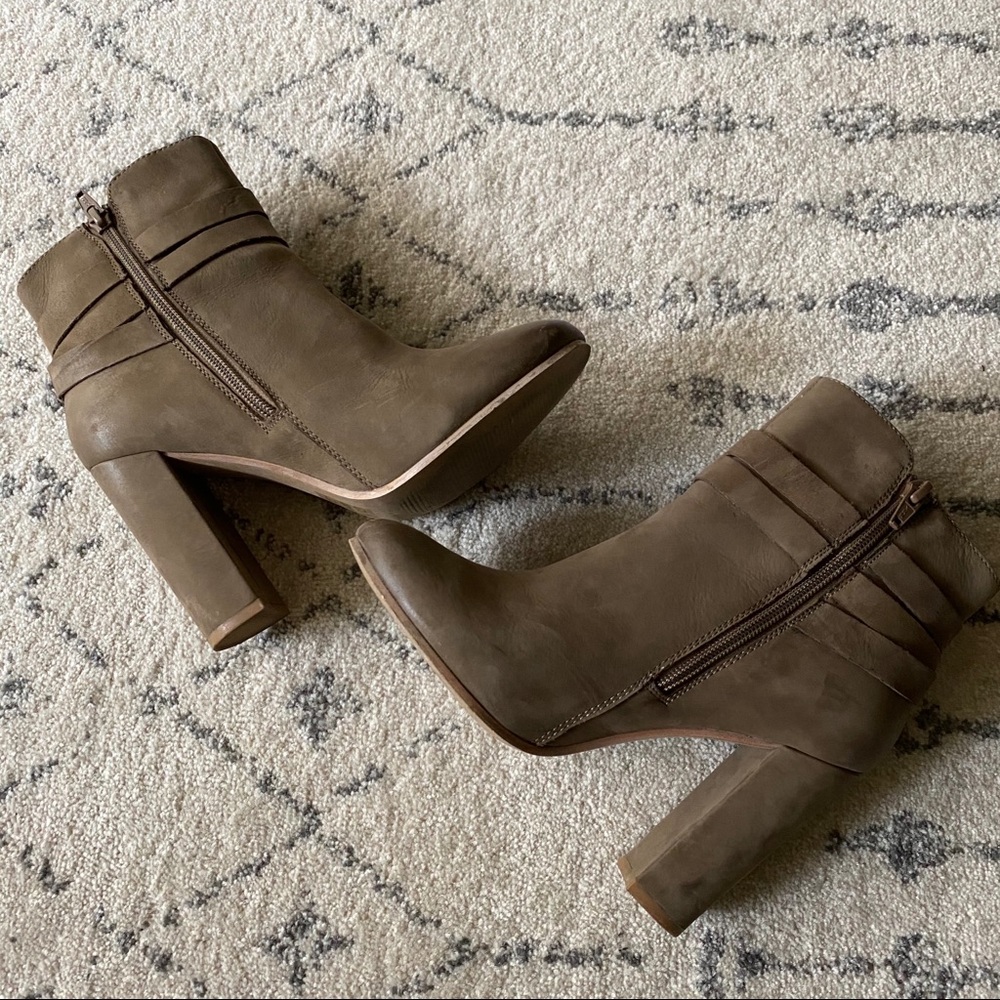 Steve Madden Taupe booties SZ 7